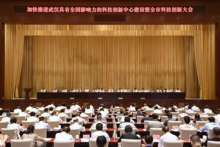 才聚荊楚布局武漢發(fā)展，勇?lián)萍甲粤⒆詮娛姑?/>
                            </div>
                            <div   id=